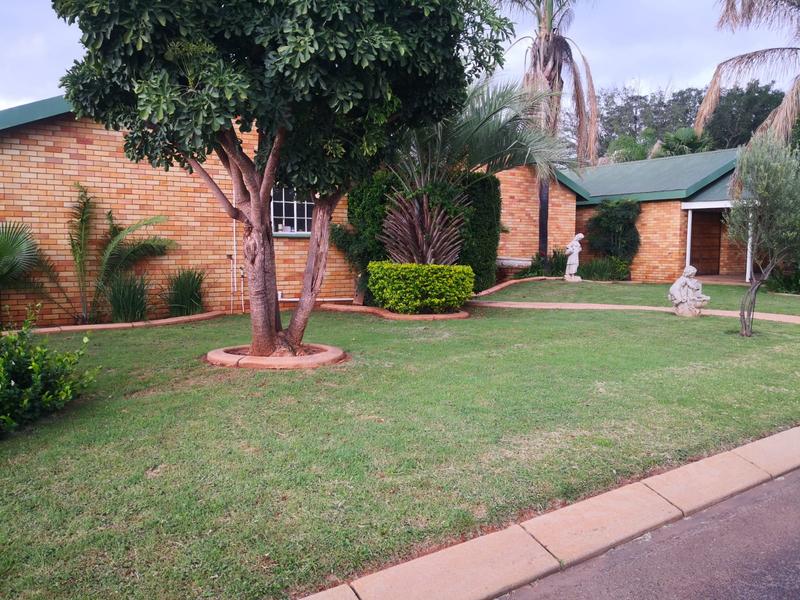 5 Bedroom Property for Sale in Stilfontein North West